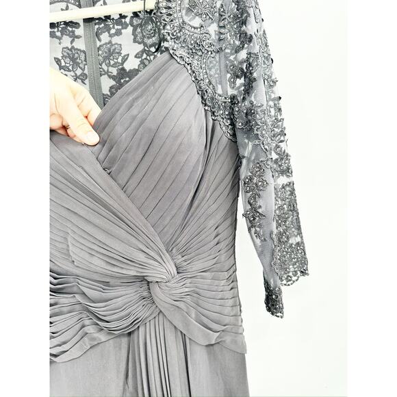 La Femme Ruched Twist Lace Sleeve Column Formal Gown in Gunmetal Gray Size 12 - Picture 5 of 6